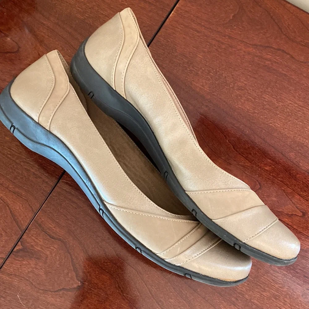 Life Stride Soft System Tan 9.5M Comfort Chic Suede Leather Minimalist Flats